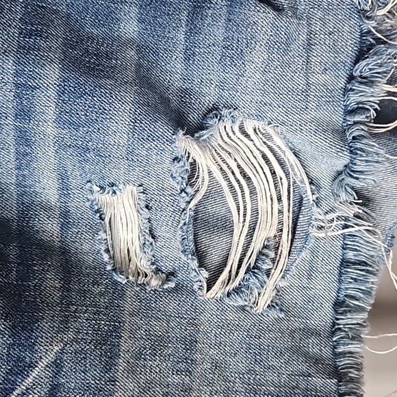 Lucky Brand The Cut Off Button Fly Jean Short - Picture 2 of 8